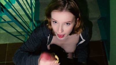 Трахаемся в подъезде пока мама дома