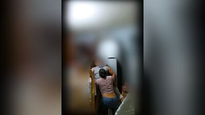 Я трахаю каменщика после окончания работы в качестве оплаты - я сосу его хуй