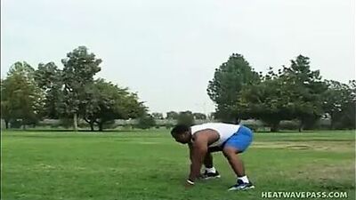 Спортивный тренер, красивая грудь