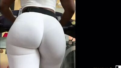 Раздевание с цензурой, лучше всего смотреть в поясе целомудрия.