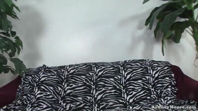 Alisha Adams мстит неверному парню, глотая сперму