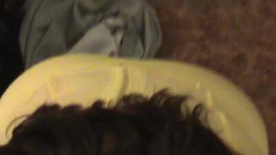 Моя покорная, пока жена ушла, поклоняется на полу