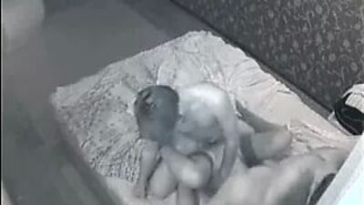 Застукал жену за изменой с двумя студентами