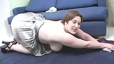 Коренастой рябке с толстыми сиськами трахнули ее толстую задницу