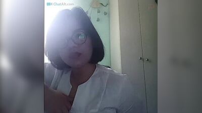 Медсестра мастурбирует на работе (вирт)