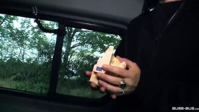 Bumsbus - немецкая милфа в межрасовом тройничке в автобусе