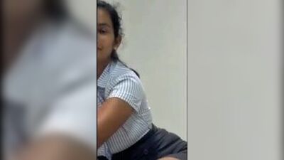 Дорогая проститутка Gal выставляет напоказ свое огромное тело клиенту