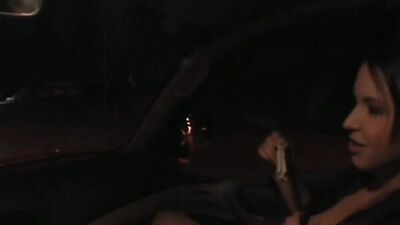 Подвёз тёлку и она расплатилась сексом прямо на улице. Секс в общественных места