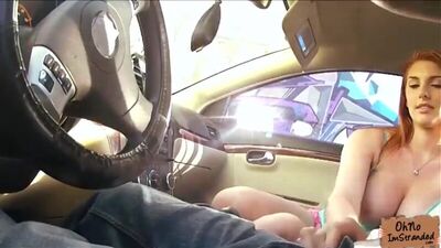 Трахнул сисястую девочку в машине