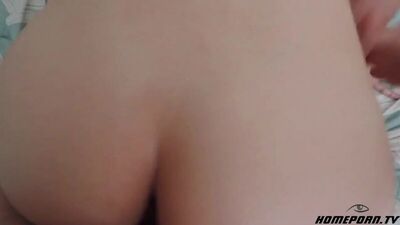 Фигуристая красотка отсосала и попросила трахнуть её в анал [Домашнее порно, Час