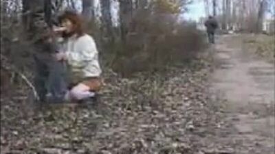 Эксгибиционизм в лесу... закончился минетом