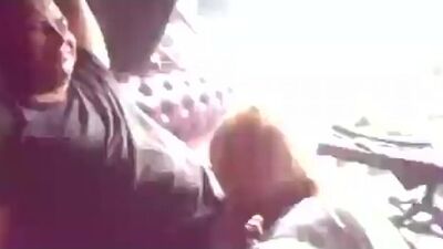 Минет в клубе прямо на людях