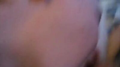 Малолетка сосет шлюха любительское порно на вписке школьница мастурбирует минет