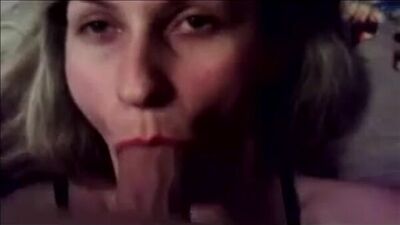 Этакая развратная жёнушка лежала на диване,нежно почесывала лохань,похотливо ман