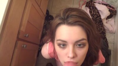 Кончил милашке на личико