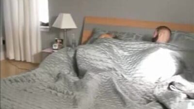 Как разбудить жену))