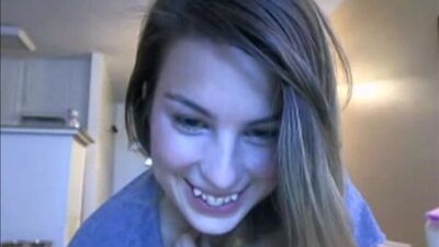 Развод молоденькой студентки в чате. Раздевается девочка. Запись вирта Домашнее любительское частное видео