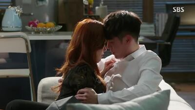 Поцелуй Хён Бин и Хан Чжи Мин в дораме "Хайд, Джекилл и я"