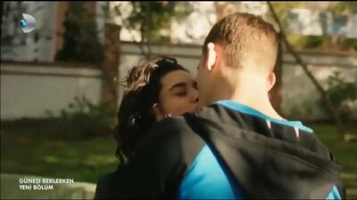 Kerem Zeynep öpüşme sahnesi slow motion (18 bolum).mp4