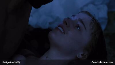 Секс-видео с Phoebe Dynevor