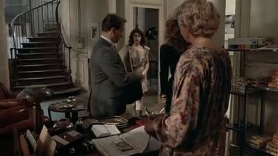 Голая Валери Каприски (Valerie Kaprisky) - Сцена позирования - Публичная женщина / La Femme publique (1984)