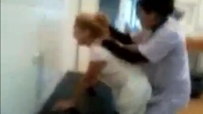 Медсестры развлекаются. секс. порно.