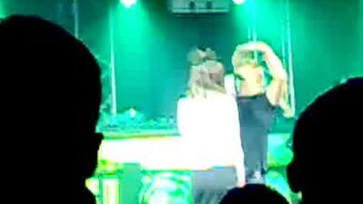 В клубе девушка отсосала за приз в 10000 рублей... Жесть !!!Я В ШОКЕ..:D