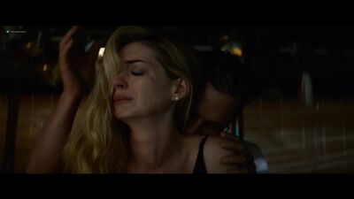 Энн Хэтэуэй (Anne Hathaway sex scenes in "Serenity" 2019)