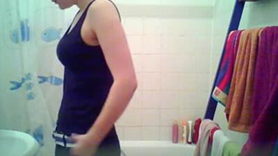 Скрытая камера в ванной