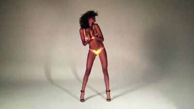 Имаан Хаммам (Imaan Hammam) в календаре журнала LOVE 2015 - день 31