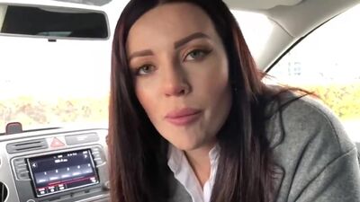 Любовница сосет член в машине