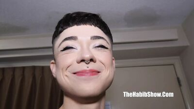 Сексуальная худенькая худенькая застенчивая девушка Magenta Lexx трахается с ее первым мужиком