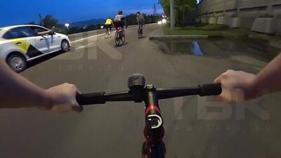 Пассажир такси обстрелял велосипедистов в центре Красноярска