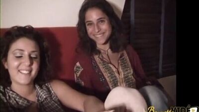 Поимел двух мигранток