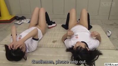 Учительница показывает позы в сексе