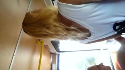 Etek Altı Şovu Yapan Genç Türk Kızı