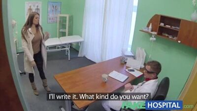Fake Hospital Doctor отрицает антидепрессанты и предписывает хорошенько вылизывать