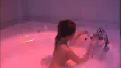 เที่ยวอ่างอาบอบนวด(นาบ) อมควยน้ำแตกในปากแล้วพาไปเย็ดต่อบนเตียง สุดยอดบริการเด็ดมาก.mp4