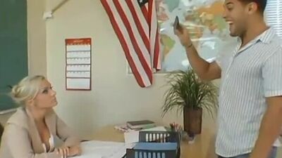 Большие сиськи в школе 1 (5). Половой инстинкт 18 +