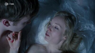 Katharina Heyer Nude - Die Frau hinter der Wand (2013) HD 720p