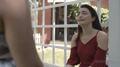 Kylie Quinn and Sara Luvv - A spontaneous meeting has an orgasmic ending