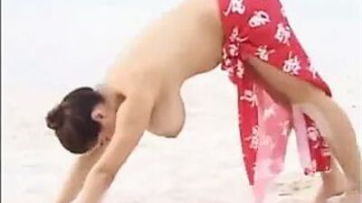 Huge boobs stretches on beach