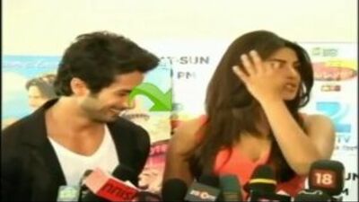 Shahid Kapoor CAUGHT Watching Priyanka Chopra's BOOBS !