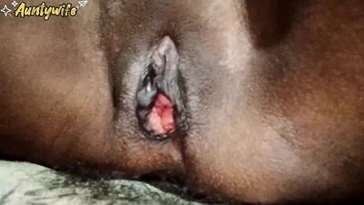 Aunty wife ka chut ki Bal raat mai saaf Kiya Auntie wife's power of relaxation may be cleared in the night