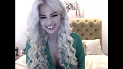 Красивая блондинка Kissofacobra сосет порно,домашнее,секс,минет,сосет,отсосала,зрелые,инцест,анал,жесткое,выебал,трахнул