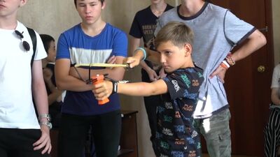 ХАЙМАН ВЛОГ - ПОПАДИ В НУЖНЫЙ СТАКАНЧИК ИЗ РОГАТКИ, ЧТОБЫ ПОЛУЧИТЬ 5000 S