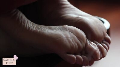 У каждого свой фетиш, кончать на ножки приятное наслаждение