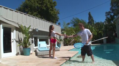 Богатая девица сразу принялась сосать, а мы даже не знакомы!