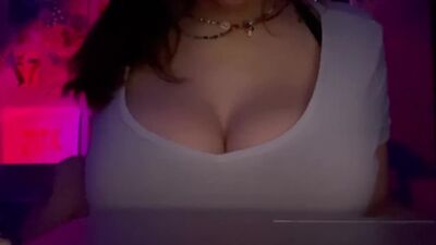 Все взгляды только на шикарные сиськи