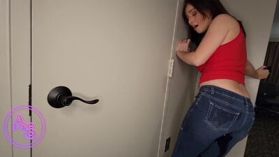 Очень хотелось писать, но туалет был занят